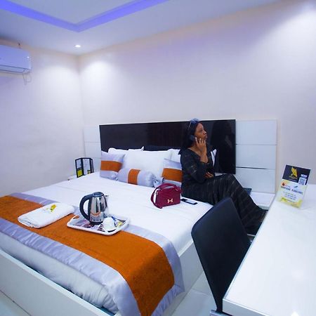 Appleville Suites Ikeja Bagian luar foto