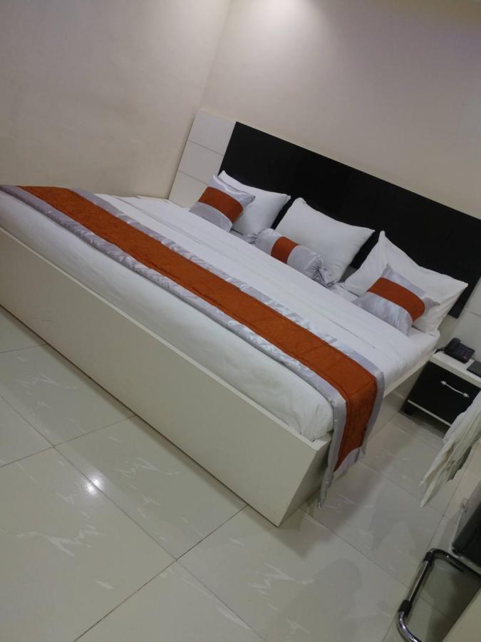 Appleville Suites Ikeja Bagian luar foto