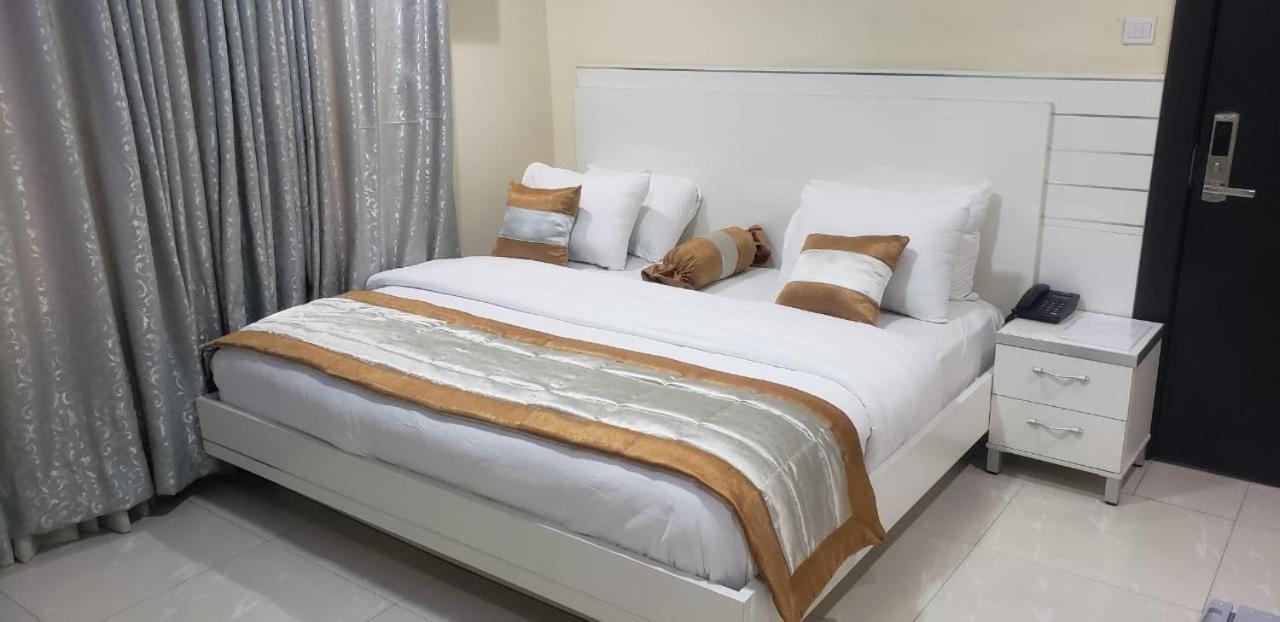 Appleville Suites Ikeja Bagian luar foto