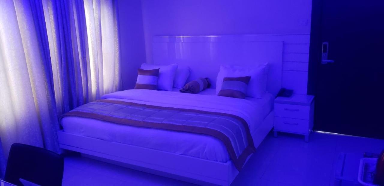 Appleville Suites Ikeja Bagian luar foto