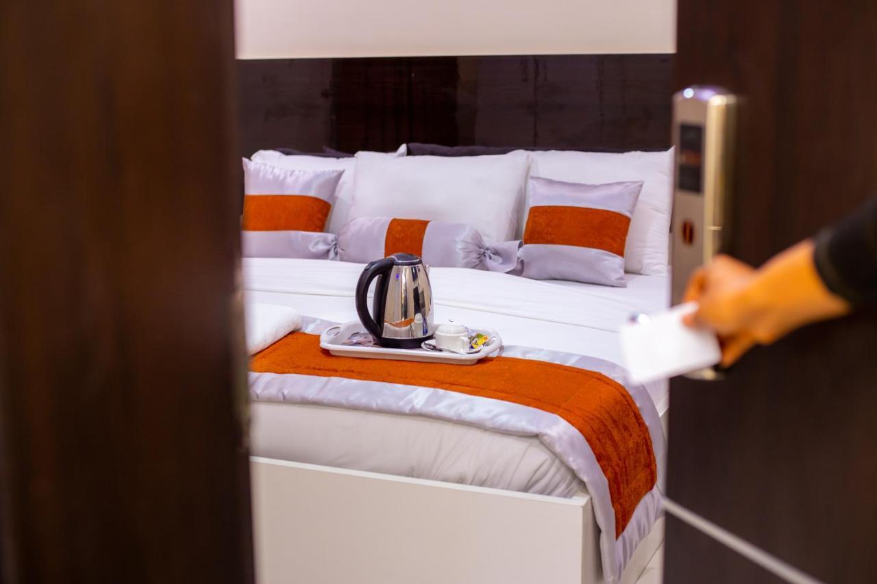 Appleville Suites Ikeja Bagian luar foto
